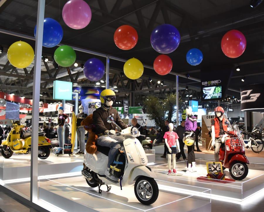 Scooter display centerpiece